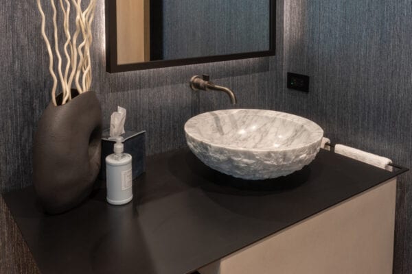 Bathroom sink